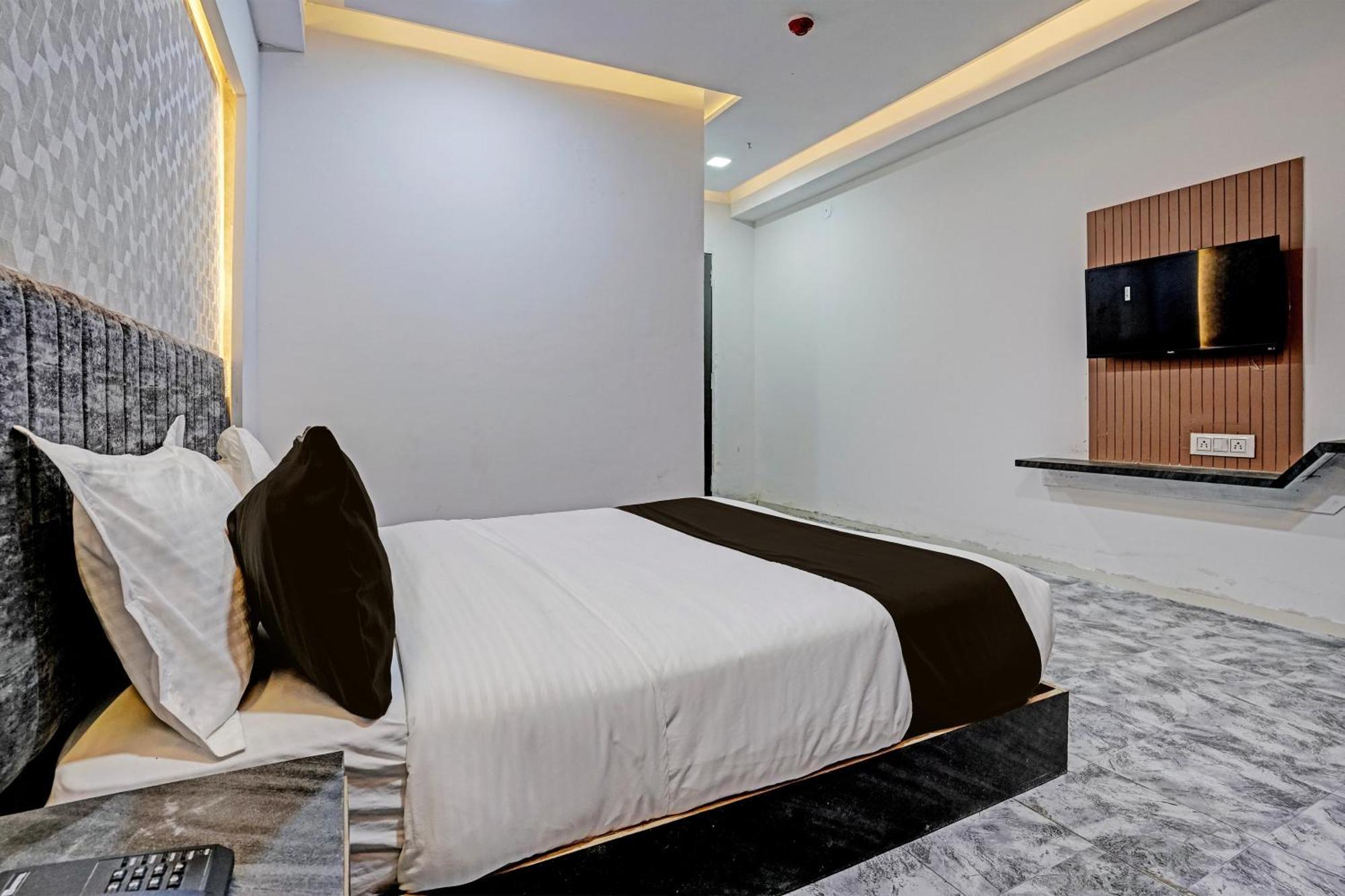 Hotel O Star Galaxy Surat Luaran gambar