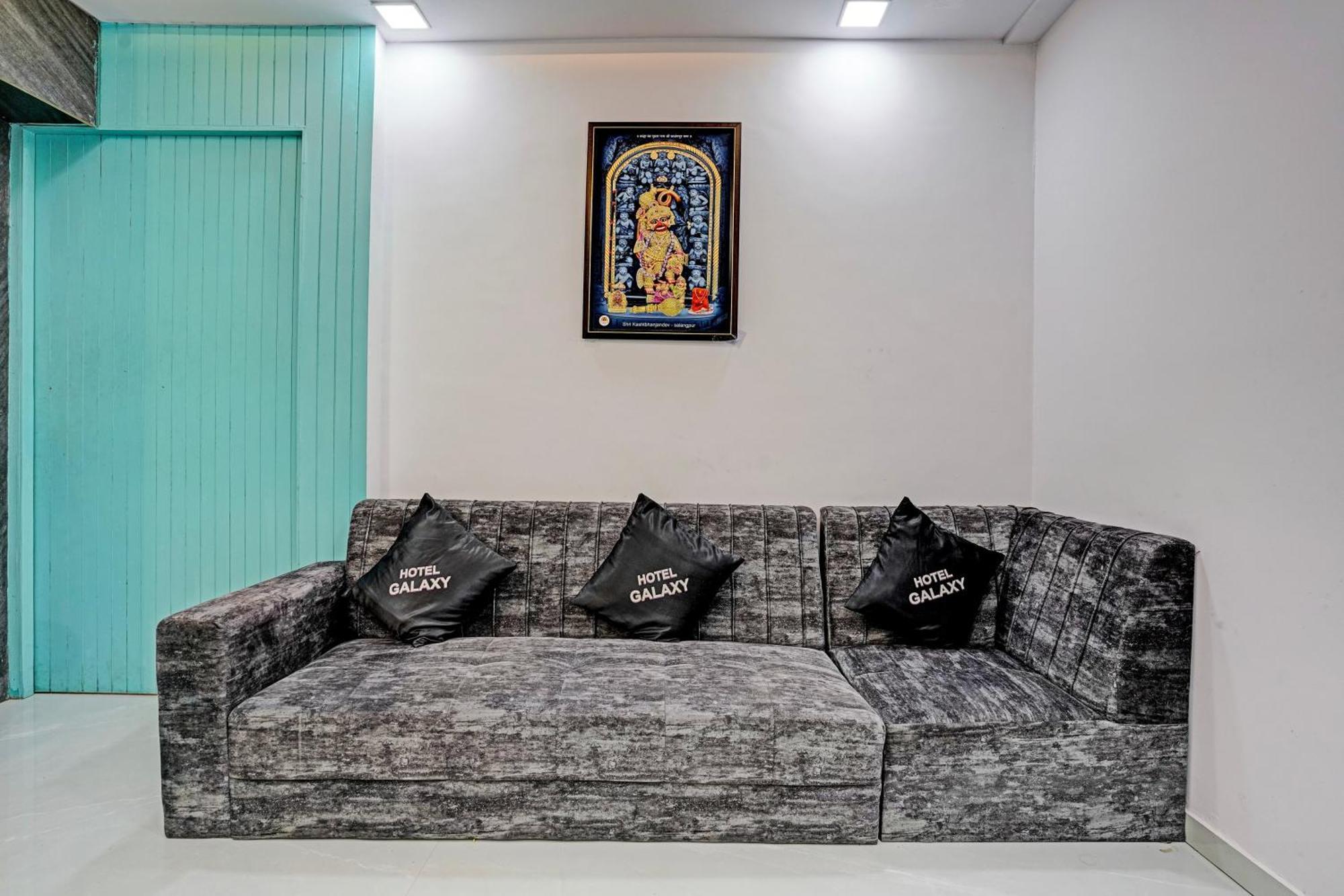 Hotel O Star Galaxy Surat Luaran gambar