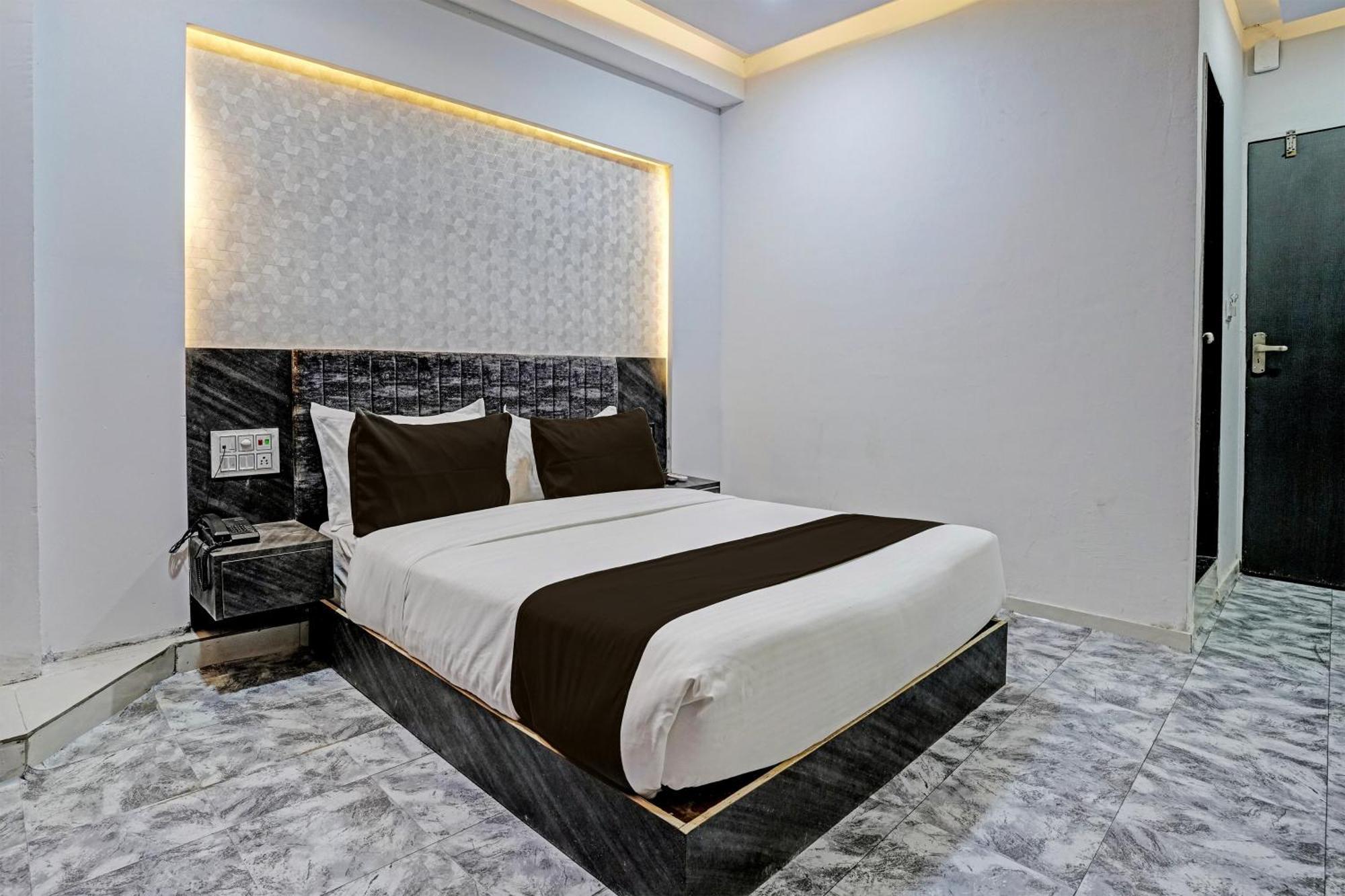 Hotel O Star Galaxy Surat Luaran gambar