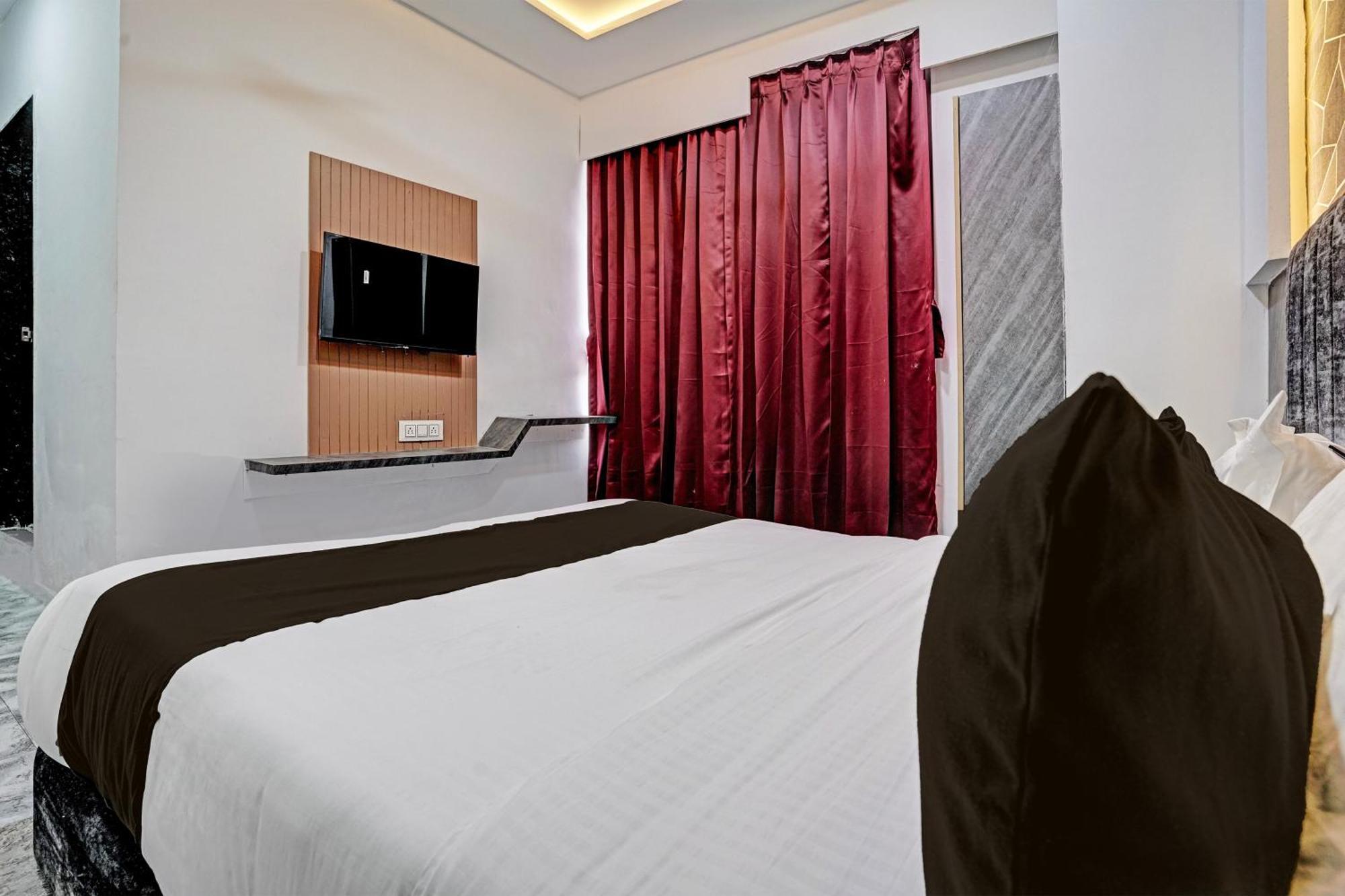 Hotel O Star Galaxy Surat Luaran gambar