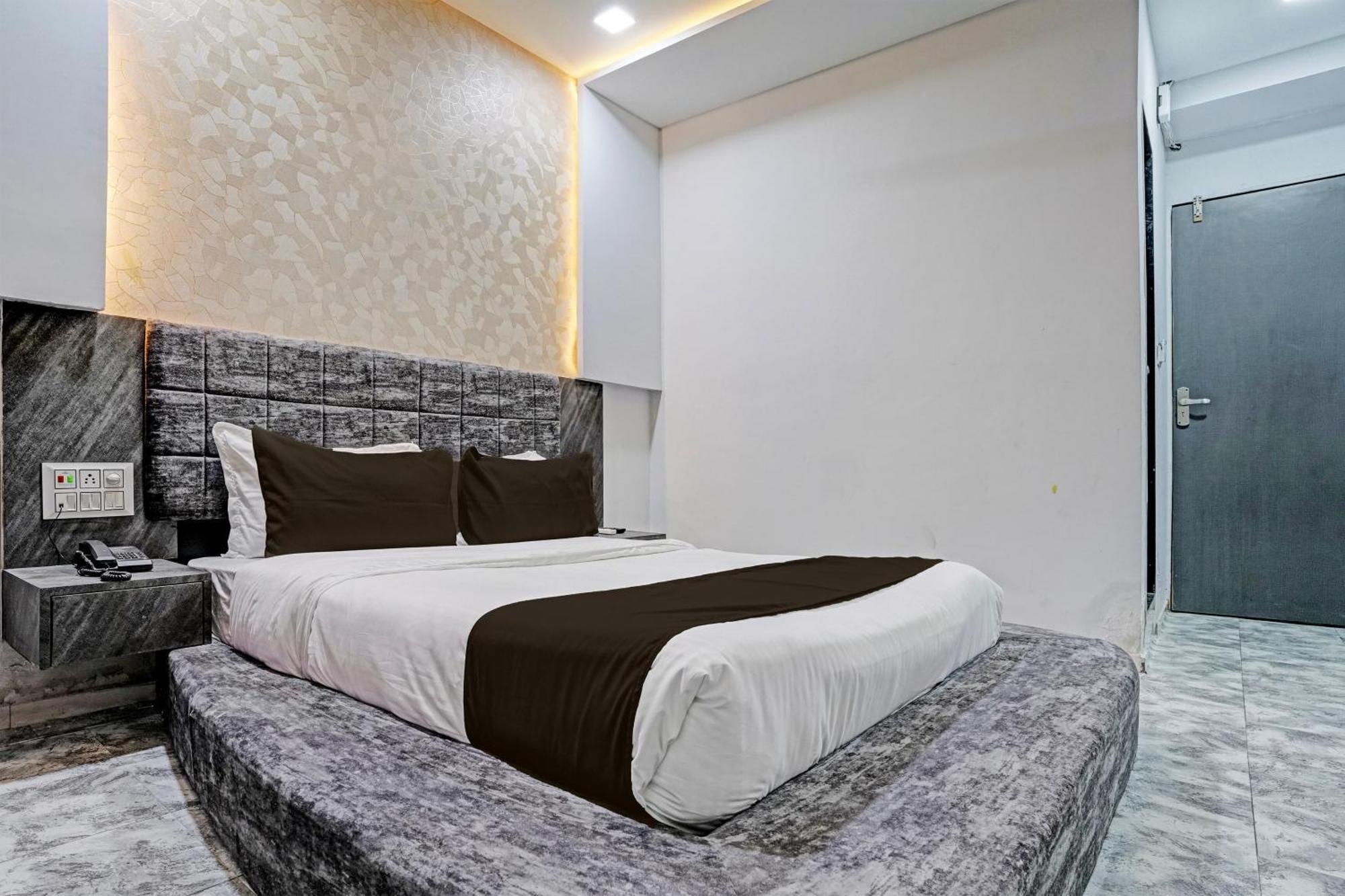 Hotel O Star Galaxy Surat Luaran gambar